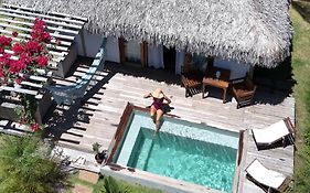 Tiki Pool'S Bungalows